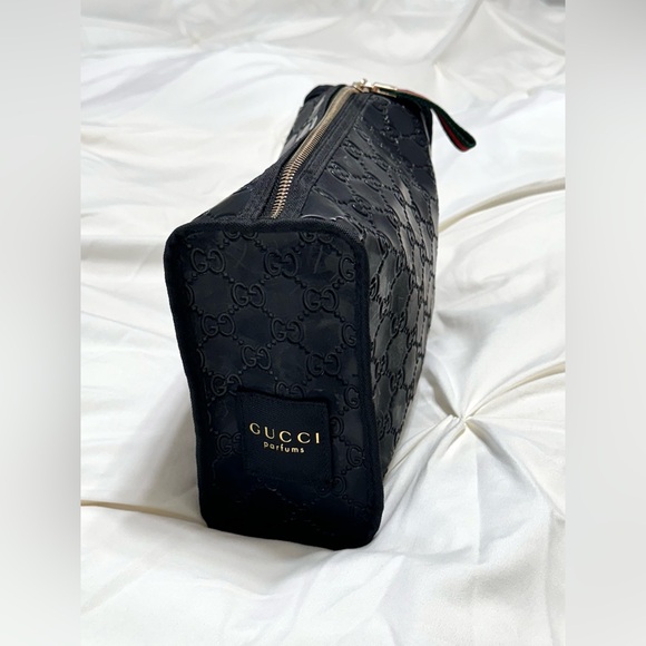 GUCCI RUBBER BLACK COSMETIC BAG - Picture 2 of 10